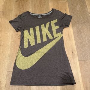 Nike Regular Fit T-shirt - Women’s - Small